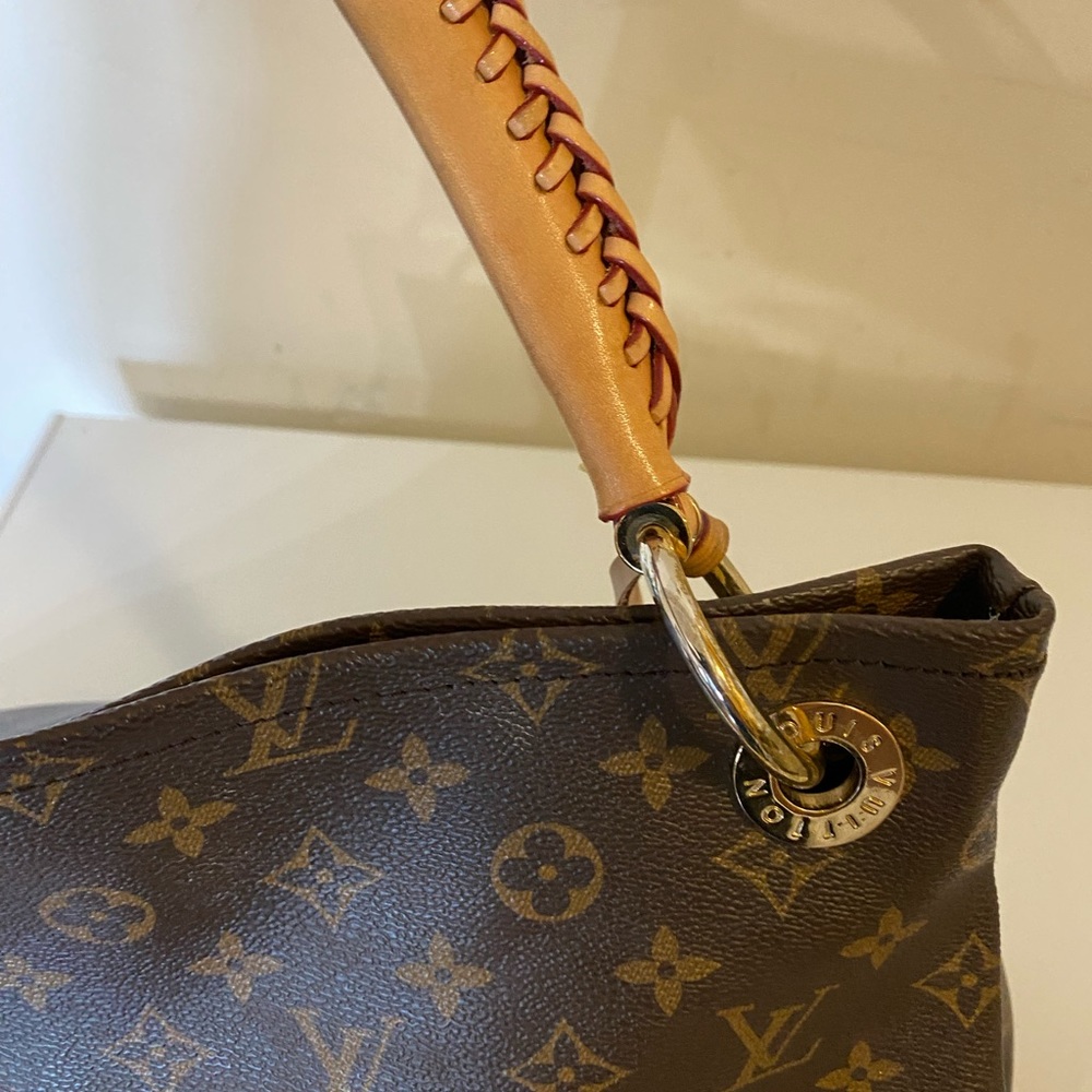 LOUIS VUITTON LV 
MONOGRAM CANVAS ARTSY MM - Picture 6 of 16